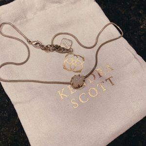 Used Kendra Scott pendant necklace! Adjustable